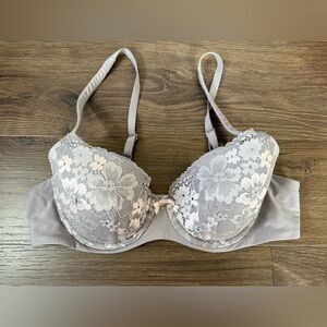 Victoria's Secret Body by Victoria Lightly Lined Bra Lace Grey Lilac Color 34D